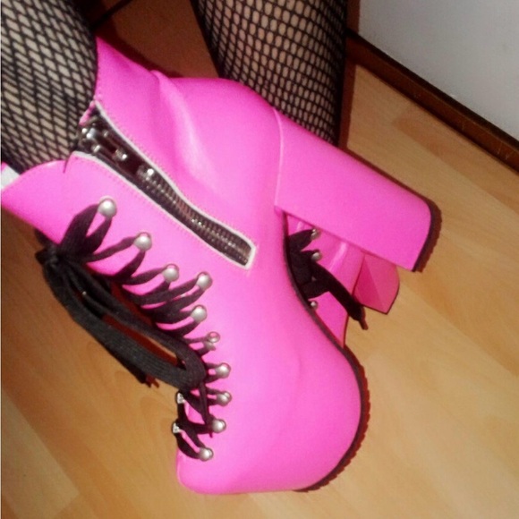 UNIF Platform Boots - Picture 3 of 3